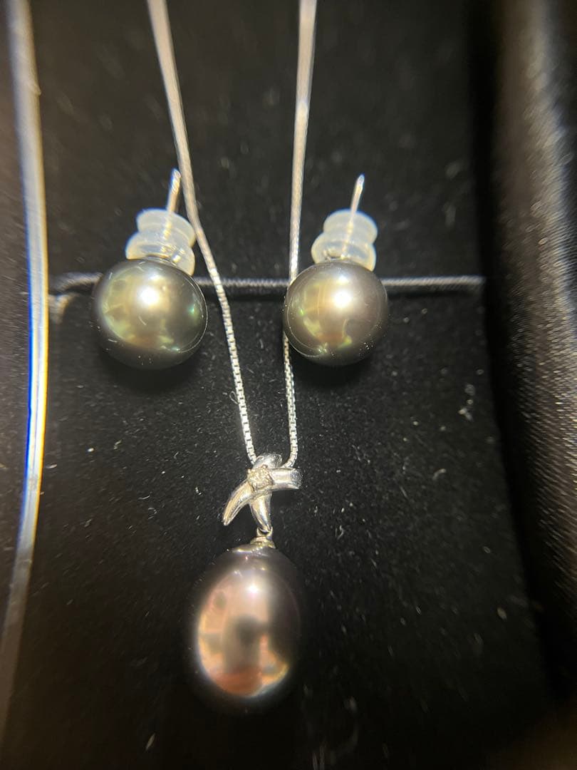 Tasaki large Southern Nacre black pearl necklace in white gold with diamonds and matching platinum pearl earrings set