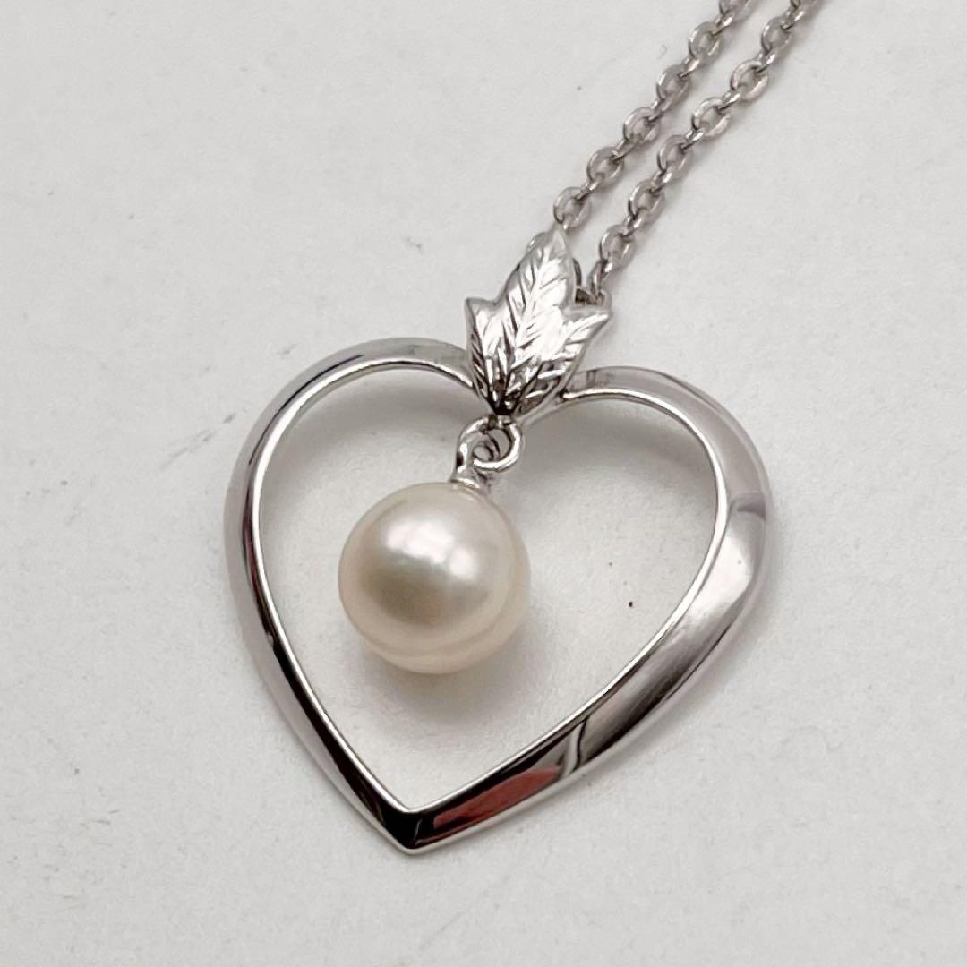 Mikimoto necklace with one genuine white pearl on a silver chain with engraved silver clasp