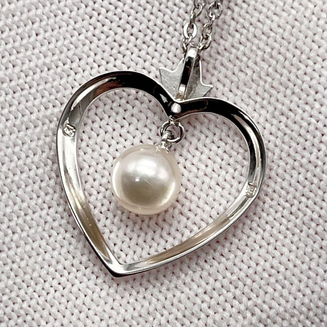 Mikimoto necklace with one genuine white pearl on a silver chain with engraved silver clasp