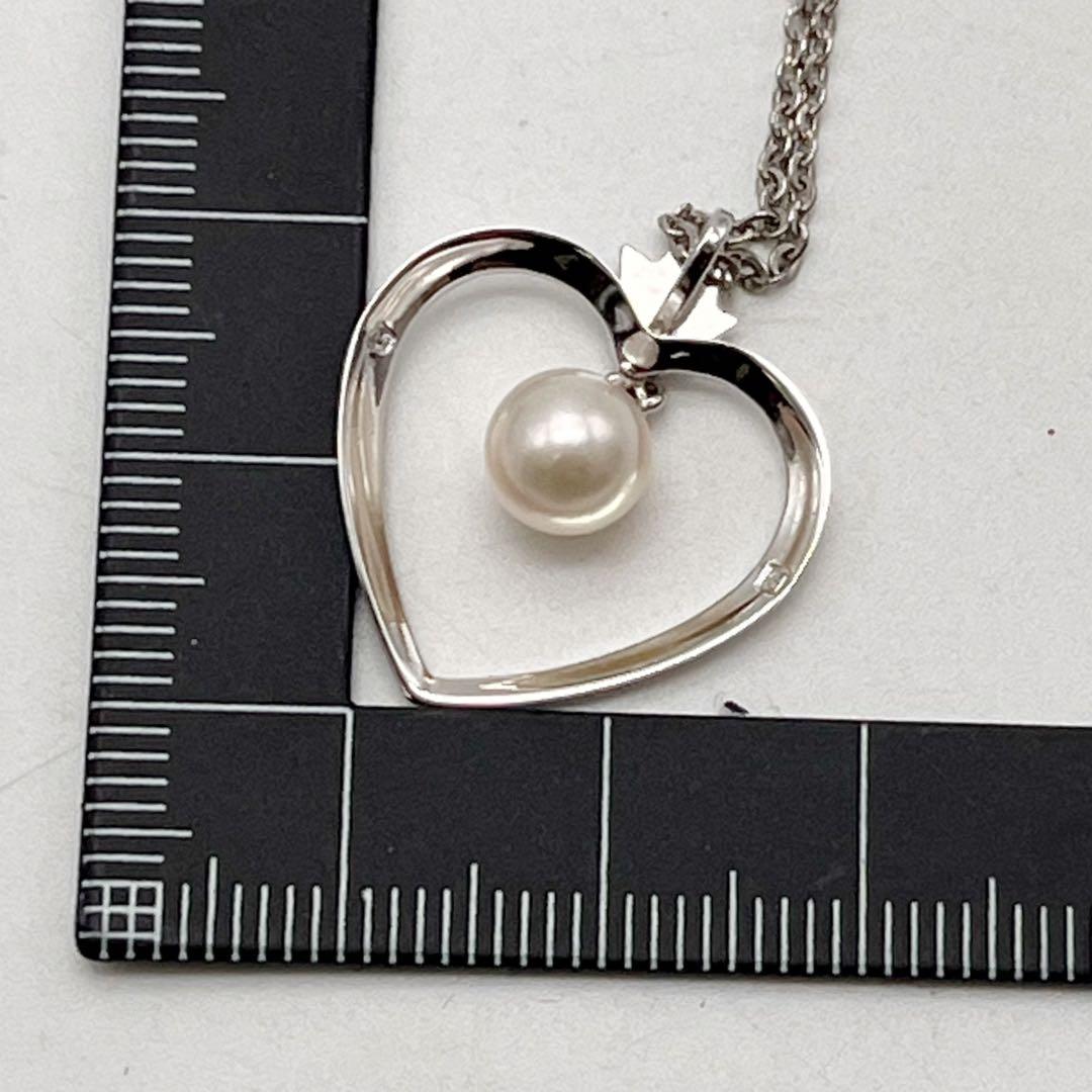 Mikimoto necklace with one genuine white pearl on a silver chain with engraved silver clasp