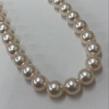Hanadama Akoya pearl necklace and matching earrings with appraisal certificate, pearls around 8mm diameter
