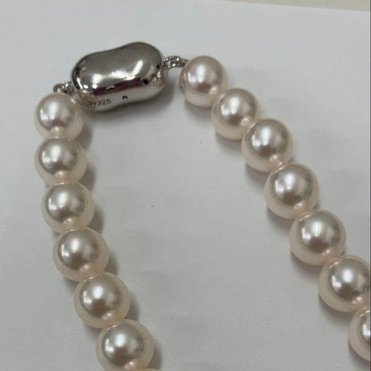 Hanadama Akoya pearl necklace and matching earrings with appraisal certificate, pearls around 8mm diameter