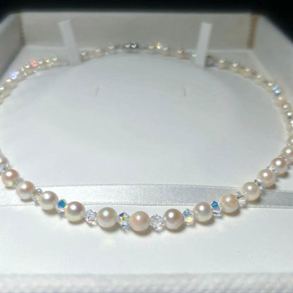 Crystal Akoya pearl necklace featuring 5.5 to 6.0 mm pearls on a 46.5 cm chain M773 design