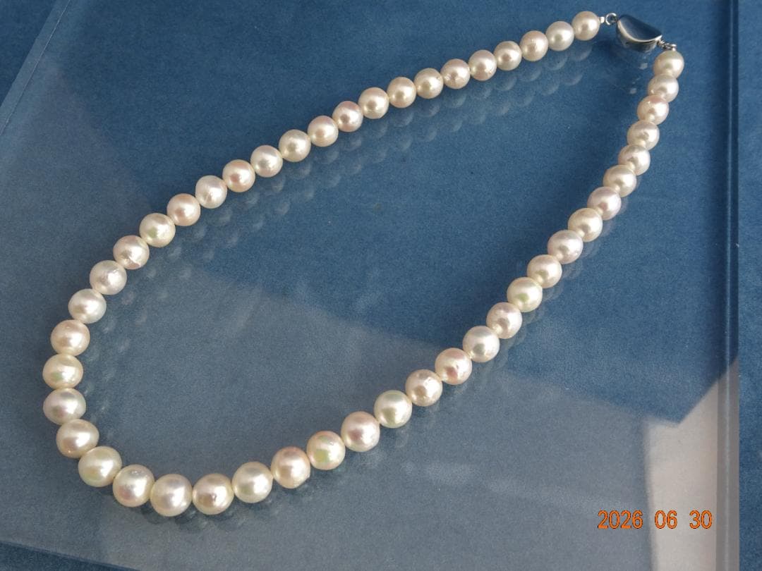 Akoya pearl necklace featuring 8-8.5mm almost round and semi-round pearls with a 43cm one-touch silver clasp