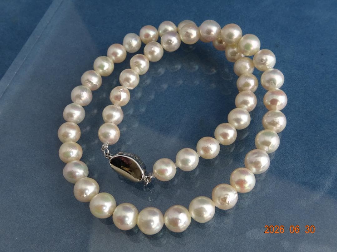 Akoya pearl necklace featuring 8-8.5mm almost round and semi-round pearls with a 43cm one-touch silver clasp