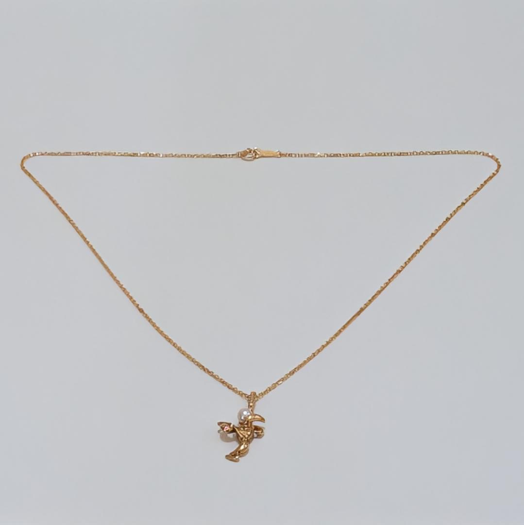 Mikimoto pearl necklace with 3.9mm pearls set on 40cm 18K yellow gold chain