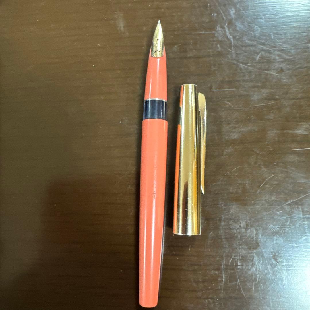 PILOT V Series fountain pen in coral pink color with Japanese engraved markings on the body