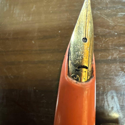 PILOT V Series fountain pen in coral pink color with Japanese engraved markings on the body