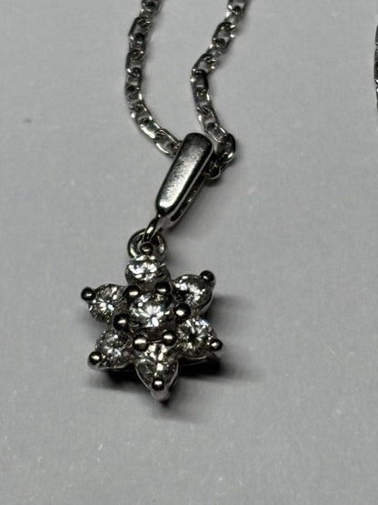 Mikimoto K18 gold necklace featuring a 0.21 carat diamond pendant weighing approximately 2.8 grams