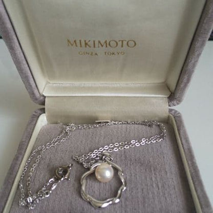 MIKIMOTO Necklace with 45 centimeter chain featuring elegant pearls on a white background