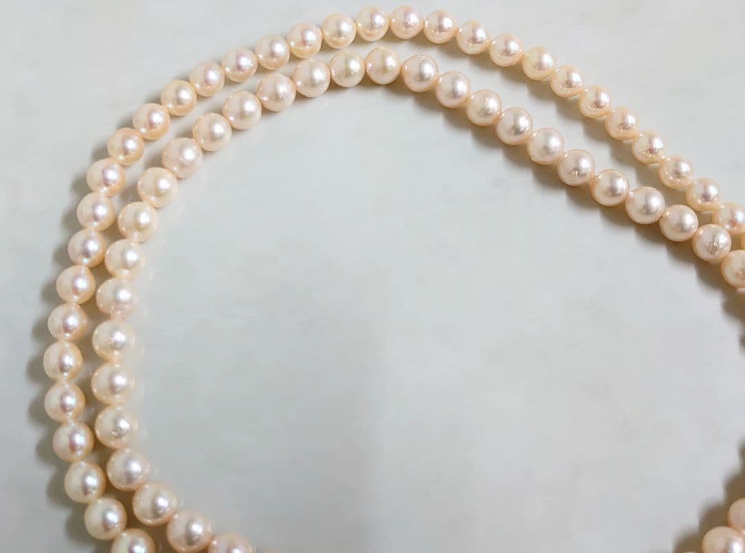 Akoya pearl long necklace with 7-8 mm pinkish white pearls on silver chain, length 81 cm