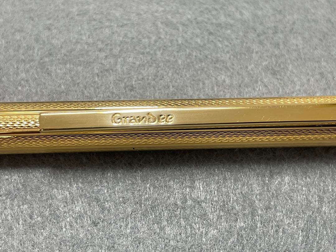 Pilot Gros Series 22KGP gold-plated twist ballpoint pen with sleek design and comfortable grip