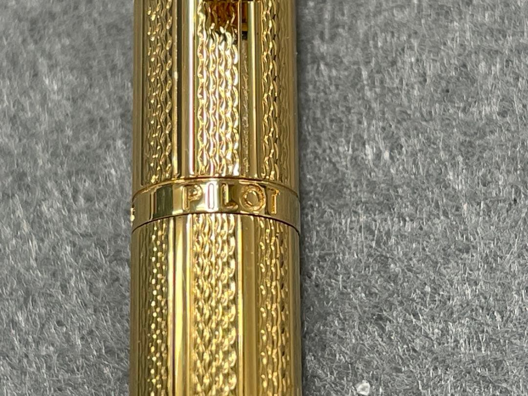 Pilot Gros Series 22KGP gold-plated twist ballpoint pen with sleek design and comfortable grip