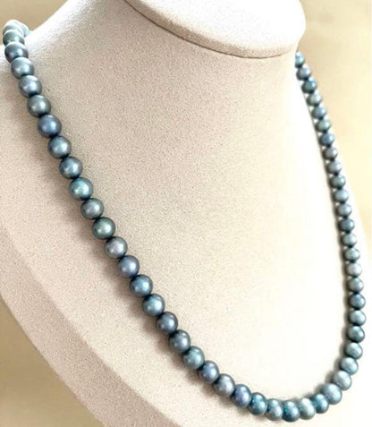 Elegant pearl necklace with 6.5 to 7mm pearls measuring 53 cm including clasp