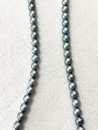 Elegant pearl necklace with 6.5 to 7mm pearls measuring 53 cm including clasp