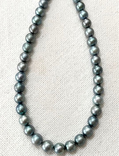 Elegant pearl necklace with 6.5 to 7mm pearls measuring 53 cm including clasp