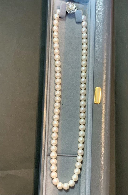 Akoya pearl necklace 43cm with 6.7mm genuine pearls displayed with gift box