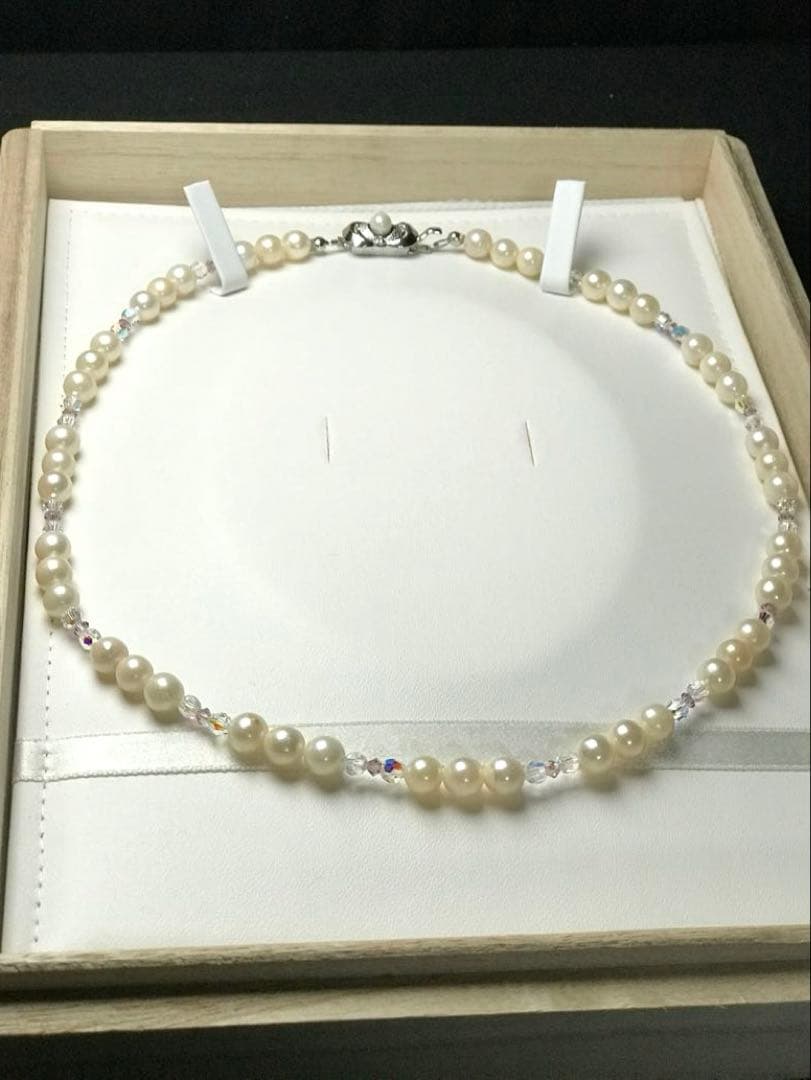 Akoya pearl and crystal necklace measuring 46.5cm with 6.6-6.9mm pearls, styled for dining events