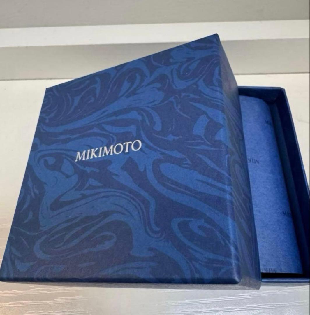 Mikimoto K18 18 karat gold pendant with 7.5mm pearl displayed with box and booklet