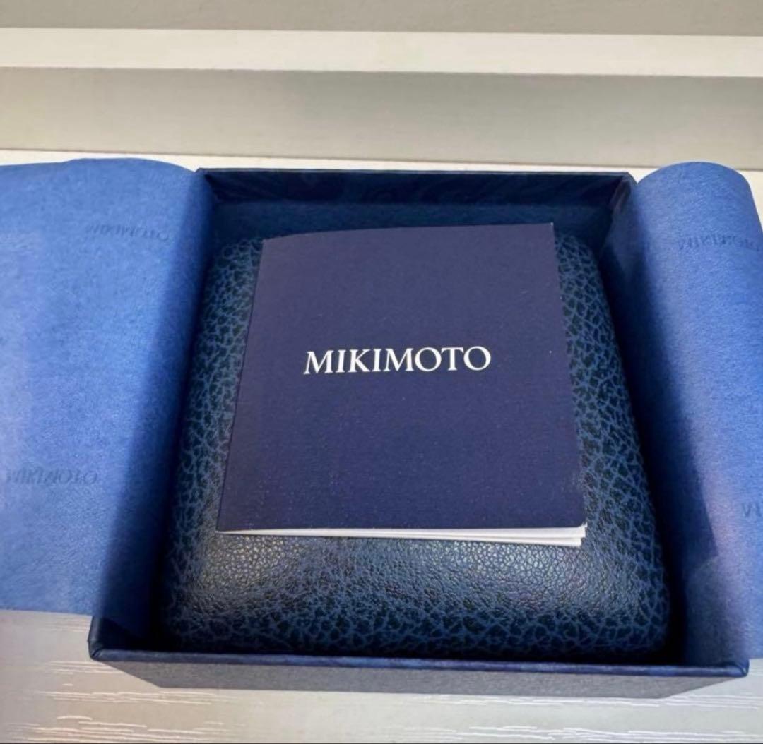 Mikimoto K18 18 karat gold pendant with 7.5mm pearl displayed with box and booklet