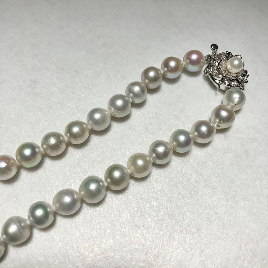 Akoya pearl necklace with 8.0mm silver grey pearls, 44cm length, displayed on white background