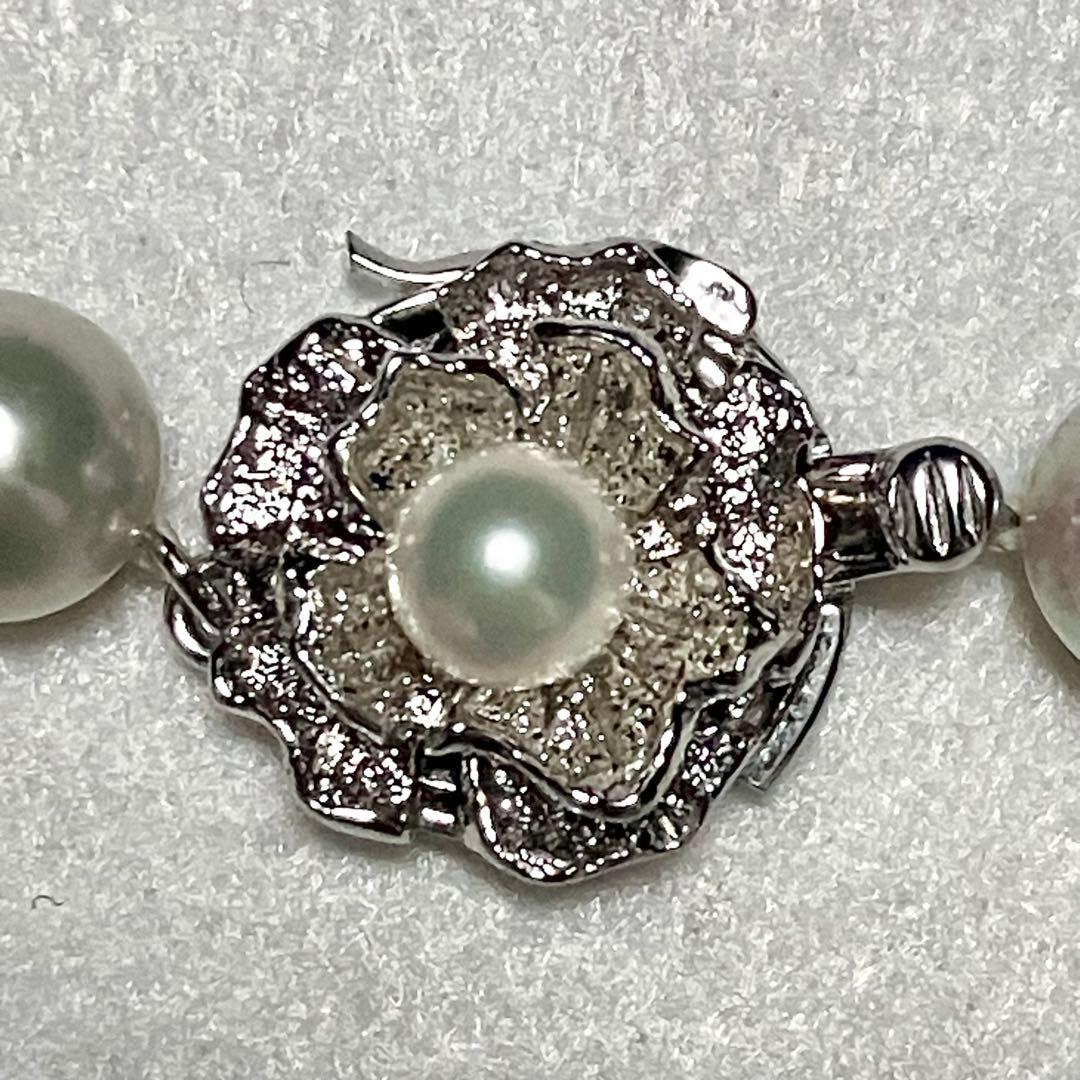 Akoya pearl necklace with 8.0mm silver grey pearls, 44cm length, displayed on white background