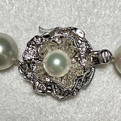 Akoya pearl necklace with 8.0mm silver grey pearls, 44cm length, displayed on white background