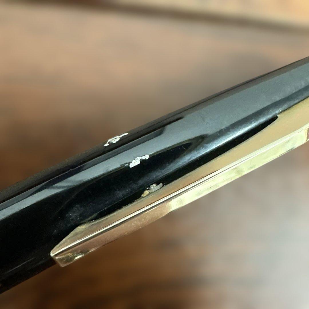 Showa Retro 3-Pen Set of gold fountain pens by PILOT with fine and extra fine tips in a sleek case