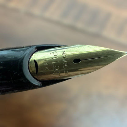 Showa Retro 3-Pen Set of gold fountain pens by PILOT with fine and extra fine tips in a sleek case