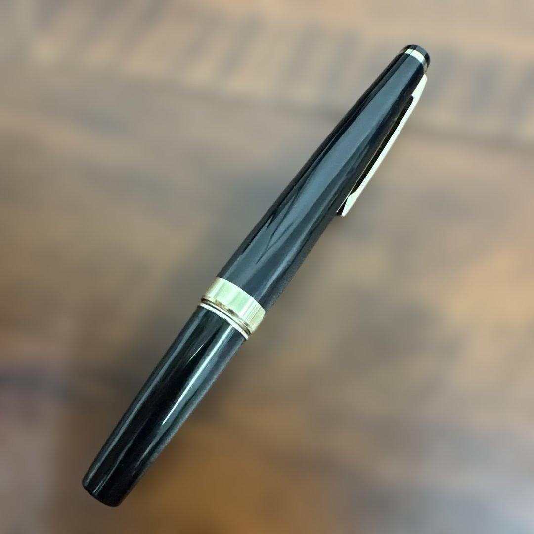 Showa Retro 3-Pen Set of gold fountain pens by PILOT with fine and extra fine tips in a sleek case