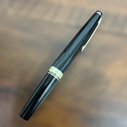 Showa Retro 3-Pen Set of gold fountain pens by PILOT with fine and extra fine tips in a sleek case