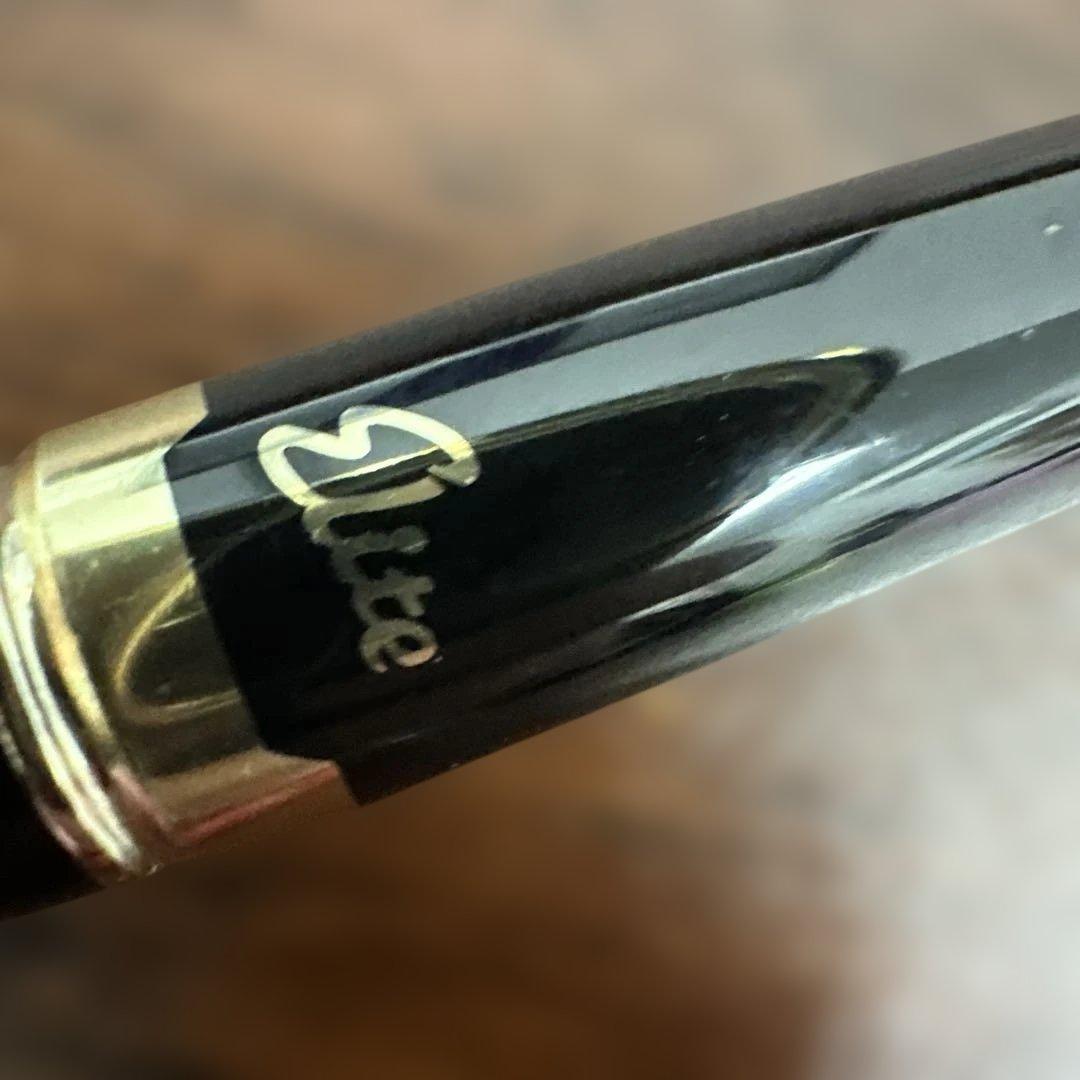 Showa Retro 3-Pen Set of gold fountain pens by PILOT with fine and extra fine tips in a sleek case