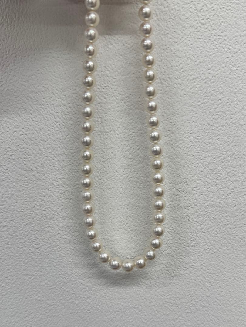 Akoya pearl necklace pendant featuring 8.5-9.0mm round white pearls on a 40 cm chain