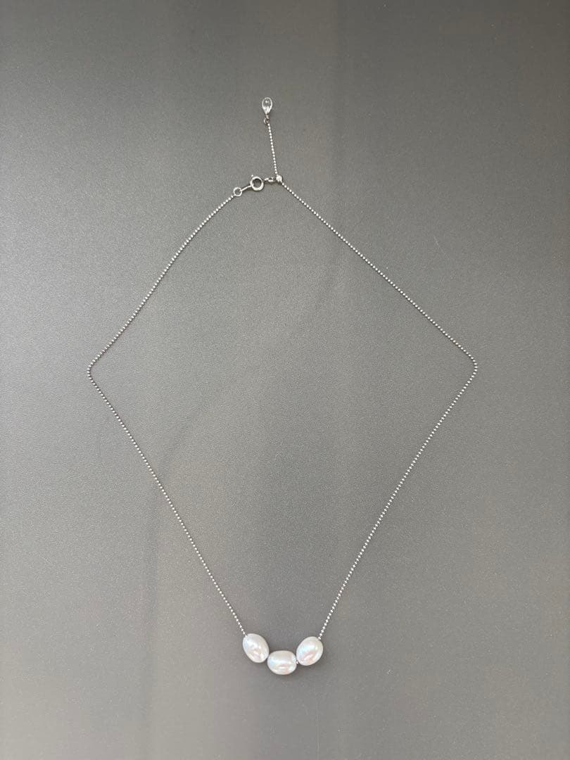 agete Silver Pearl Necklace No.824 featuring 3 pearls of 3.4mm on a 50cm silver chain