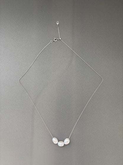 agete Silver Pearl Necklace No.824 featuring 3 pearls of 3.4mm on a 50cm silver chain