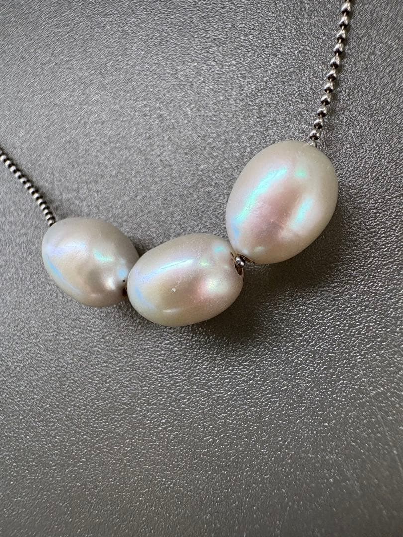 agete Silver Pearl Necklace No.824 featuring 3 pearls of 3.4mm on a 50cm silver chain