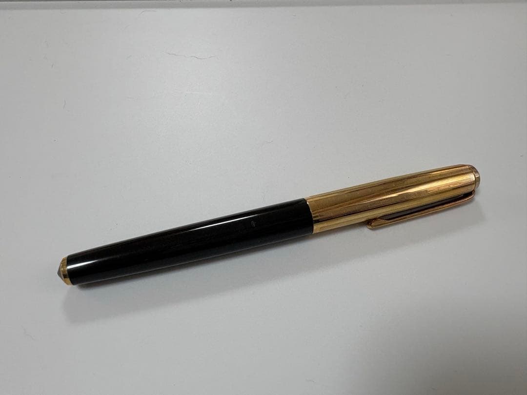 Vintage Pilot Super 300 fountain pen with 14K nib and accompanying case shown on white background