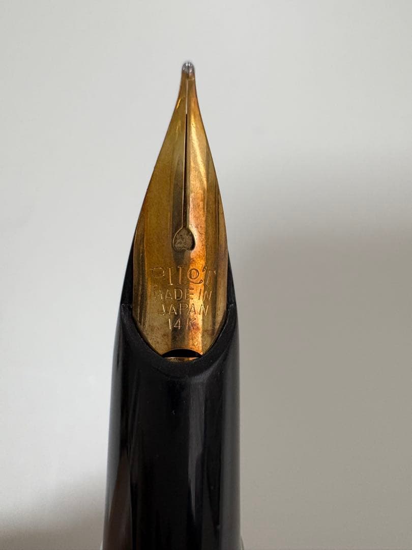 Vintage Pilot Super 300 fountain pen with 14K nib and accompanying case shown on white background