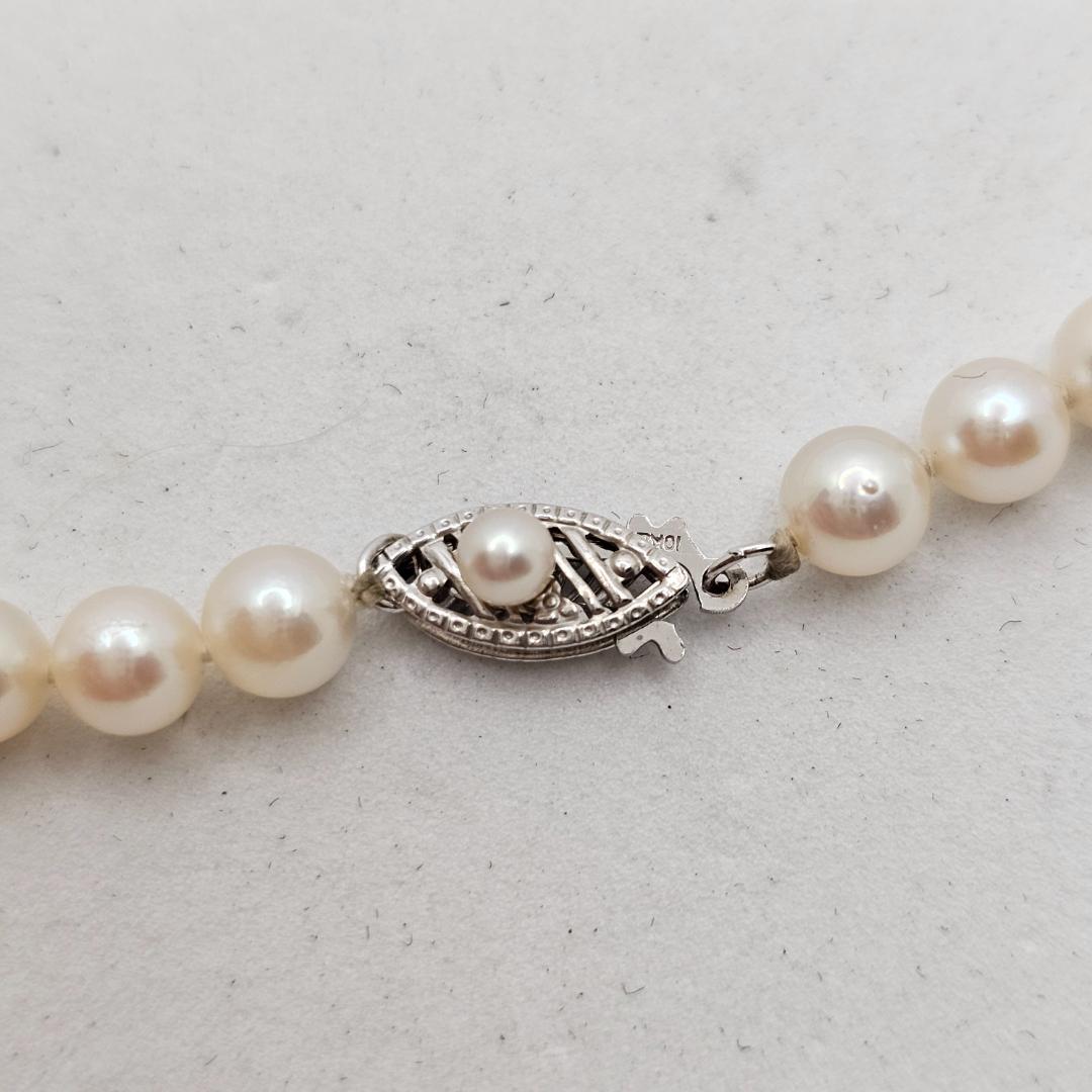 Akoya Pearl necklace 105cm long with 5mm white pink pearls and 10 karat white gold clasp