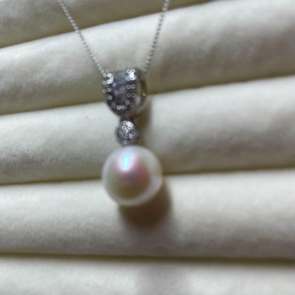 Akoya pearl necklace featuring 10mm pearls on a 45cm adjustable S925 silver chain AR385