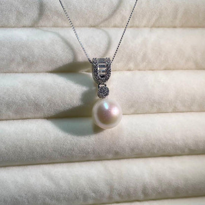 Akoya pearl necklace featuring 10mm pearls on a 45cm adjustable S925 silver chain AR385