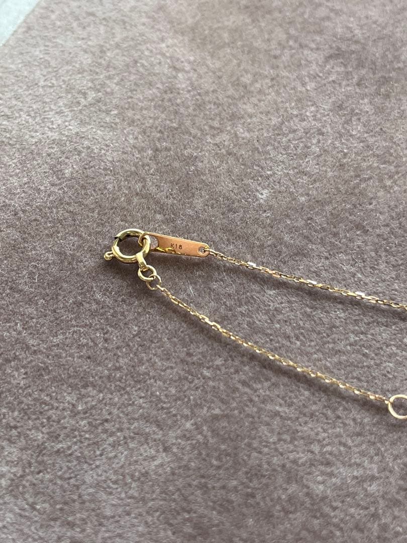 agete 18K gold necklace with sparkling diamonds elegant design
