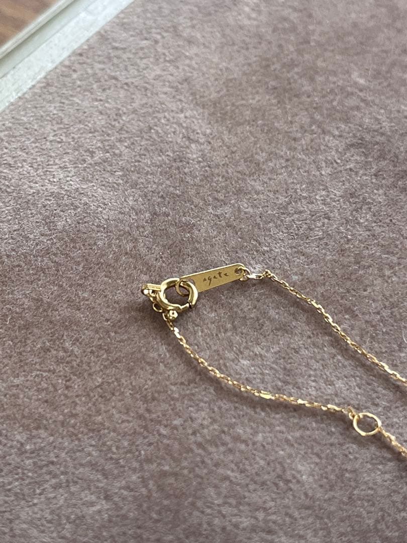 agete 18K gold necklace with sparkling diamonds elegant design