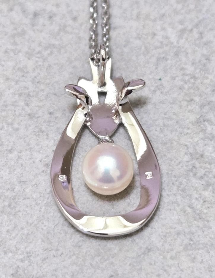 Mikimoto Pearl Silver Necklace 43345 featuring round white pearls on silver chain from Japan