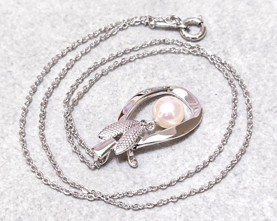 Mikimoto Pearl Silver Necklace 43345 featuring round white pearls on silver chain from Japan