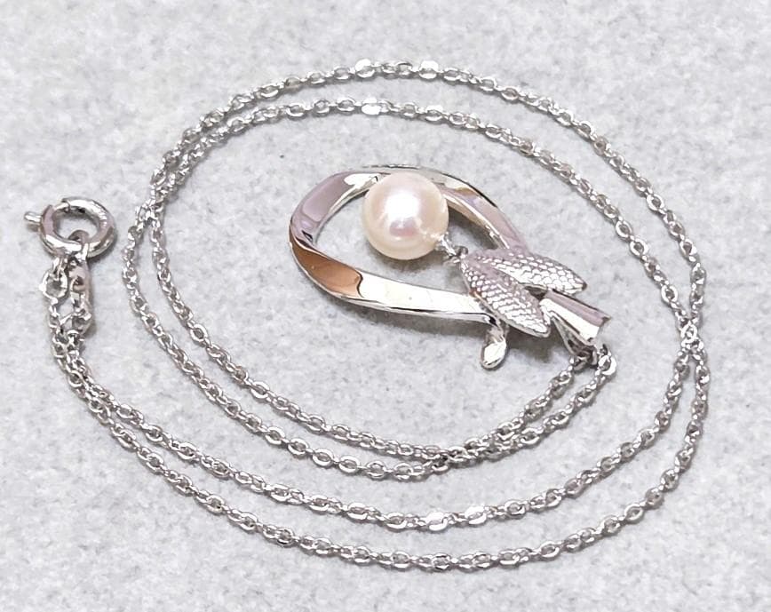 Mikimoto Pearl Silver Necklace 43345 featuring round white pearls on silver chain from Japan