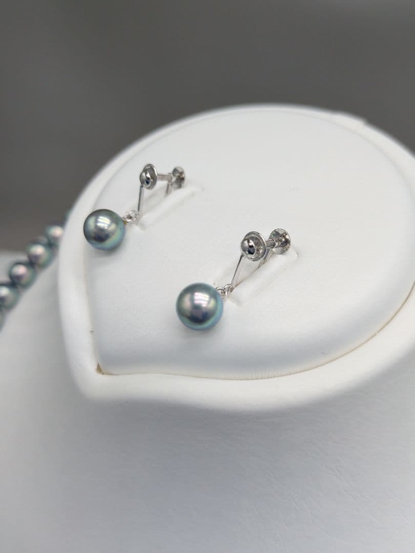 Akoya genuine black pearl necklace and matching earrings set with 7.5 to 8 mm peacock pearls and silver clasps
