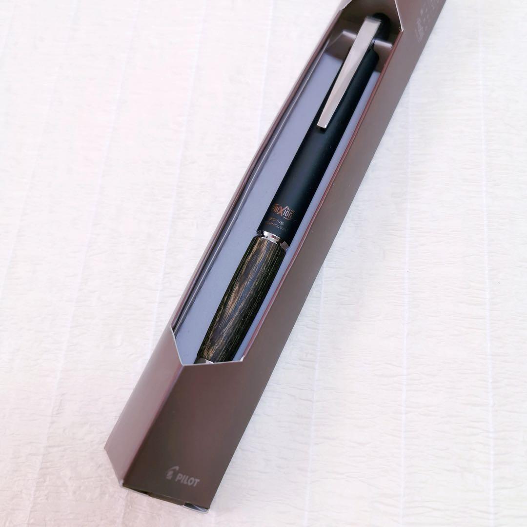 Frixion Ball Knock Zone pen set with click mechanism, 0.5mm tip, black ink, and marble grip in green and brown colors