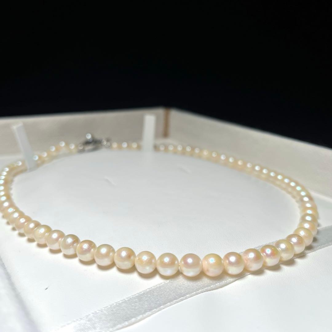 Akoya pearl necklace featuring white pearls 5.9 to 6.5 mm, 43 cm length, perfect for ceremonial occasions