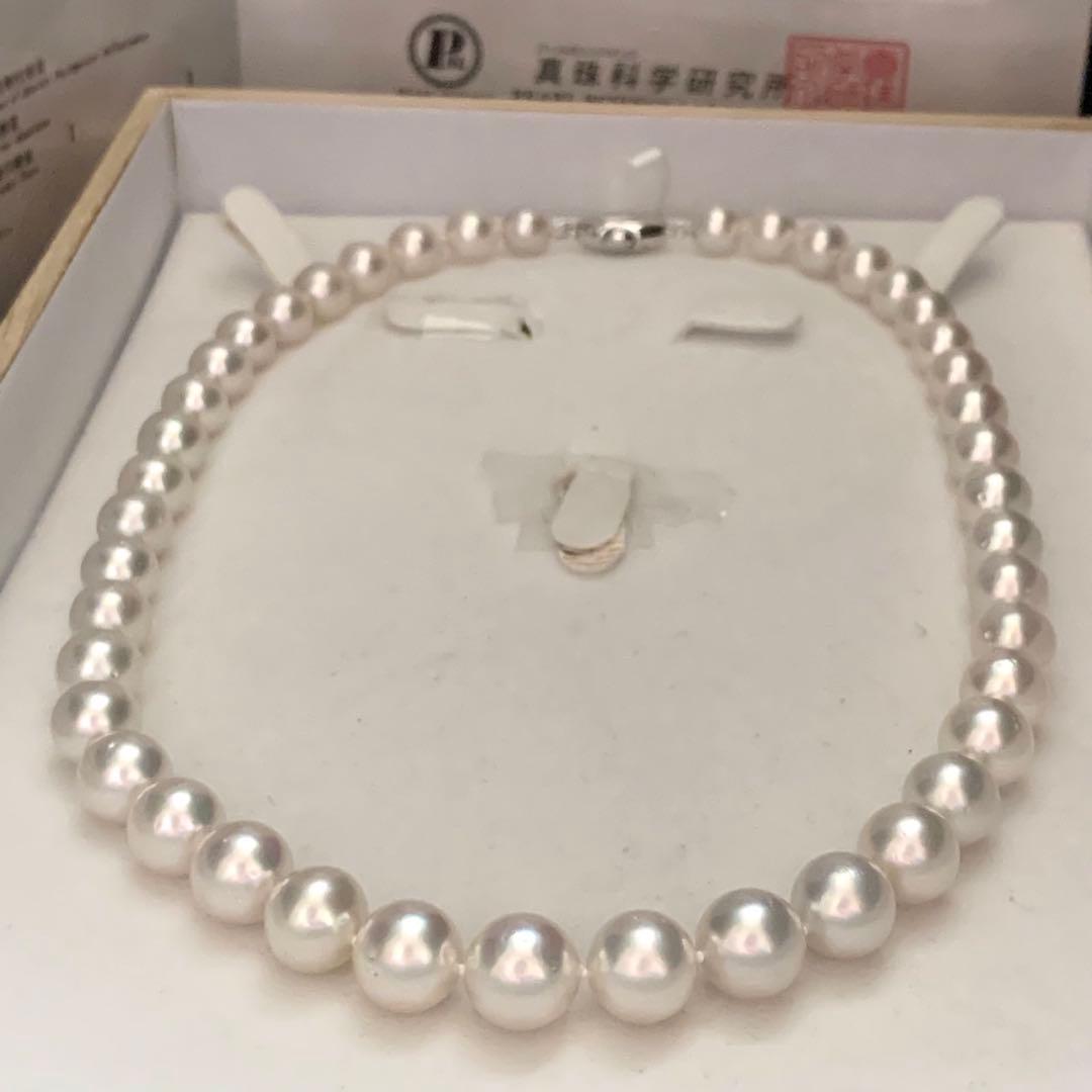 White pearl necklace with large 8.1-11.2mm pearls on a 45cm silver chain